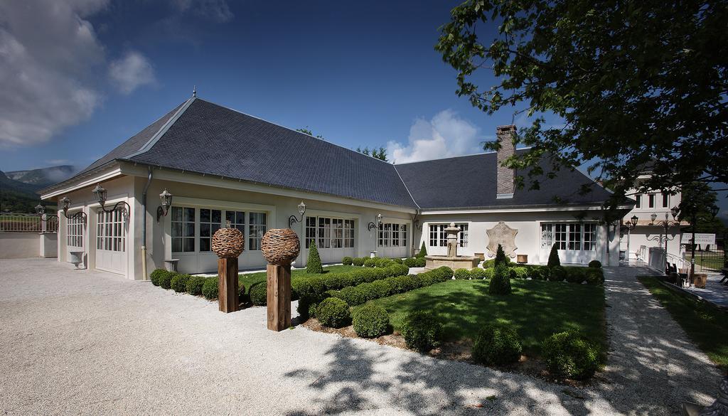 Les Saints Peres Hotel Montagnole Exterior photo